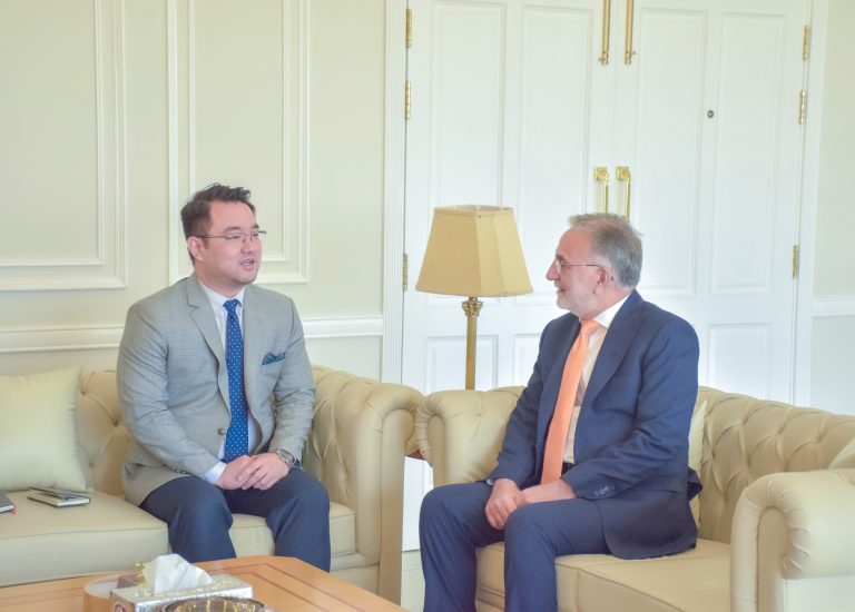 Meeting of Chairman NAB Gen (r) Nazir Ahmed with Mr. Jiang Chao, Bureau Chief of Xinhua News Agency on 5th November 2025.