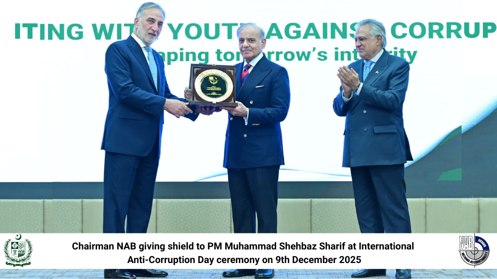 Chairman NAB giving shield to PM Muhammad Shehbaz Sharif at International Anti-Corruption Day ceremony on 9th December 2025 1 (1)