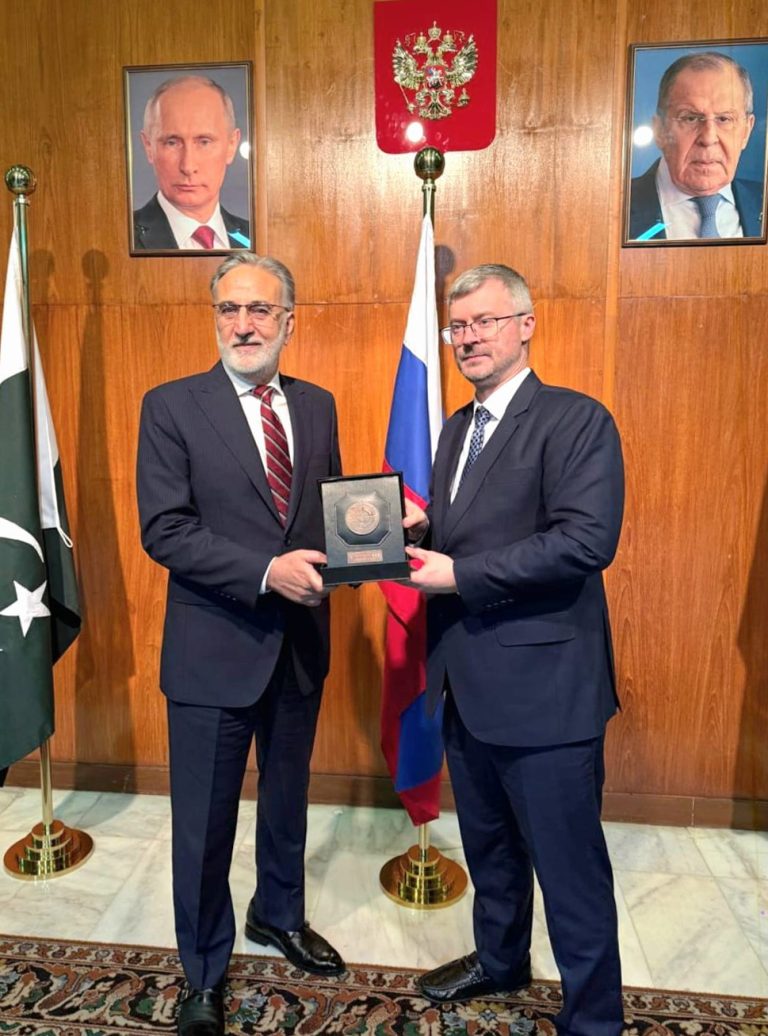 Chairman NAB presenting NAB memento to H.E.Mr. Albert P. Khorev, Ambassador of Russia to Pakistan on 29-09-26